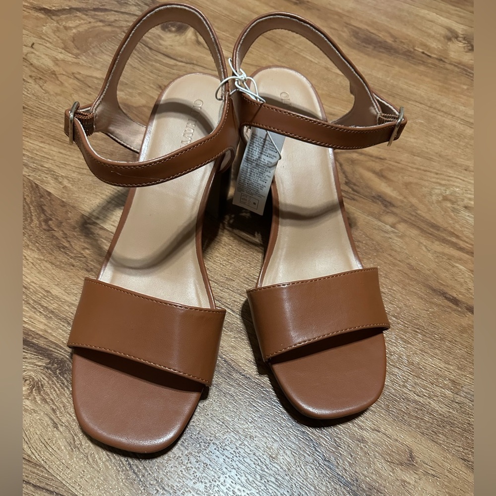 Old Navy Brown Sandals Minimalist Design